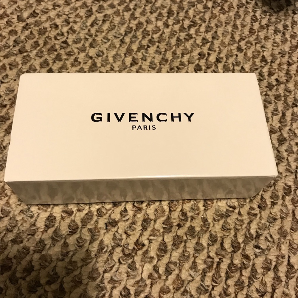 GIVENCHY SUNGLASS BOX